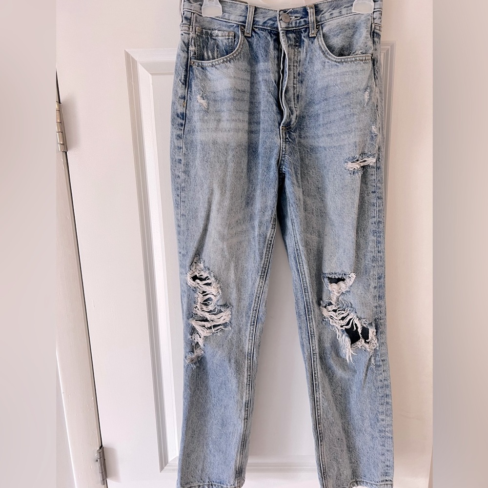 Ripped high waisted jeans
